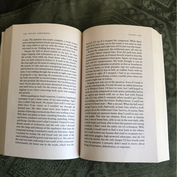 Bitten and Stolen by Kelley Armstrong - first two novels of the Bitten series - Picture 2 of 13